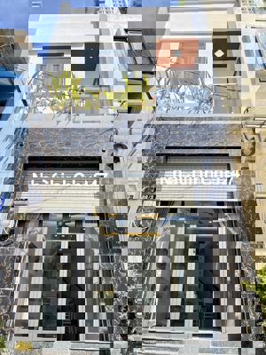 nhà chính chủ đường Lê văn quới gần ngã tư 4 xã 4x10m đúc 1 lầu 2pn