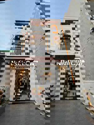 Bán nhà ngay trạm y tế hưng long sổ riêng hoàn công chính chủ