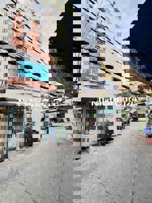 Nhà hxh chính chủ 3 tầng st 🌹1% gửi ace dv gt khách