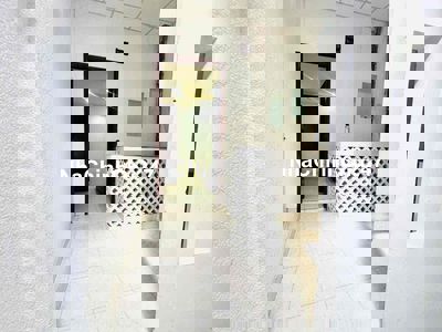 Nhà chính chủ hẻm oto Lê Văn Sỹ Q3