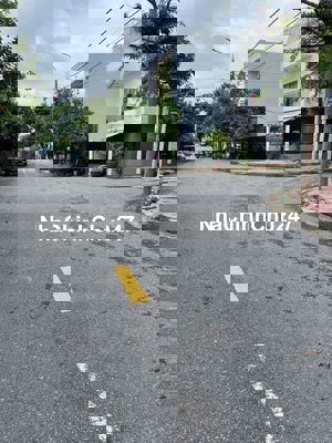 CHÍNH CHỦ Bán lô đất mặt tiền đường 7m5 gần bến xe TT, Siêu thị Mega