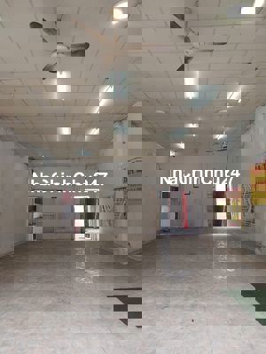 Chính chủ bán nhà full thổ cư 210m2 , mặt tiền sát bên chợ , gần KCN