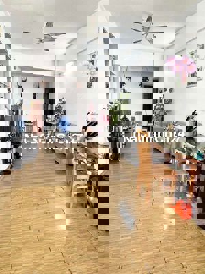 Chính chủ gửi bán căn chung cư Học Viện Hậu Cần – Ngọc Thụy
Diện tích: