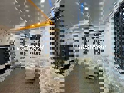 Chính chủ gửi bán nhà đẹp 3 mặt thoáng – Phố Ngọc Lâm
Diện tích: 32m²