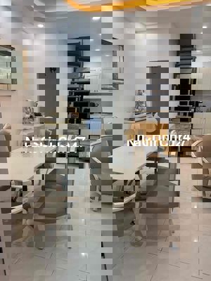 cần bán nhà chính chủ, hẻm xe hơi, có sân đậu xe hơi rộng.