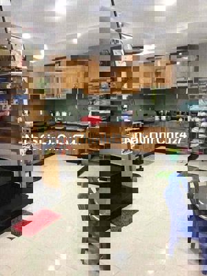 CHỦ GẤP BÁN - NHÀ 3 TẦNG - 4 PN - HẺM ÔTÔ NGAY TRUNG TÂM F LINH CHIỂU