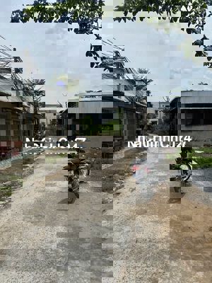 Chính chủ cần bán lô đất vị trí đẹp, đối diện E City Tân Đức.