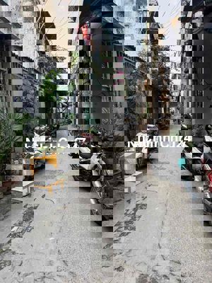 Chủ ngộp NH cần ra gấp hẻm ba gác thông lạc long quân Chỉ 4,05tỷ