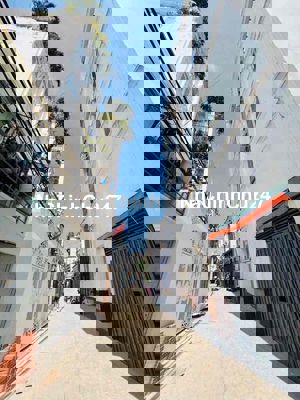 nhà bán chính chủ mặt tiền hẻm xe hơi trước nhà quận 7