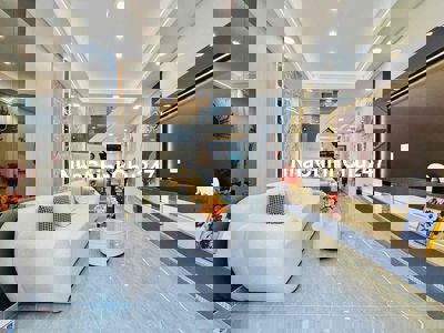 Chính chủ bán nhà 4 tầng, ngay Coopmart Quang Trung