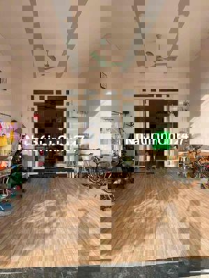 chủ goi ban can nhà cap 4 kdc vietsing dt 100m2 full thổ cư