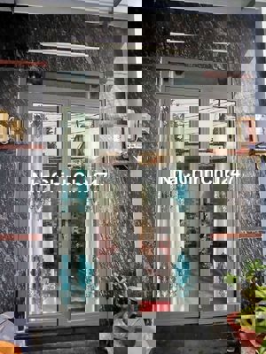 Nhà mới cần tiền bán gấp 3 phòng ngủ,vi bằng chính chủ, an ninh tốt.