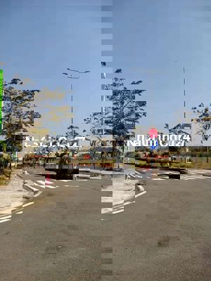 SỔ HỒNG CHÍNH CHỦ CẦN BÁN NHANH LÔ 80M2 CẠNH TRƯỜNG HỌC , TTTM