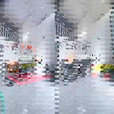 chính chủ cần bán gấp căn nhà gần ủy ban quy Đức