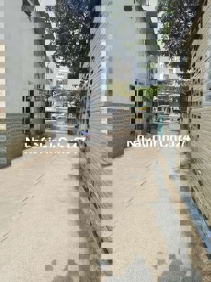 Nhà còn chính chủ sổ mới ra đường thông