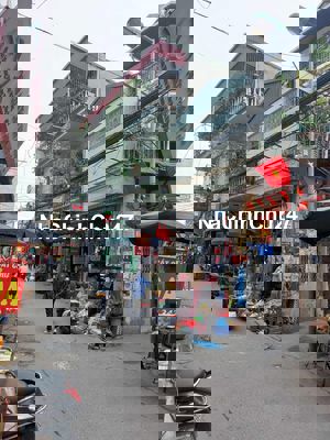 Định cư nơi khác cần bán nhà chính chủ mặt phố Pháo Đài Láng