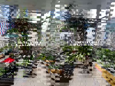 Trung Tâm Quận 3. Ngay vòng xoay Dân Chủ