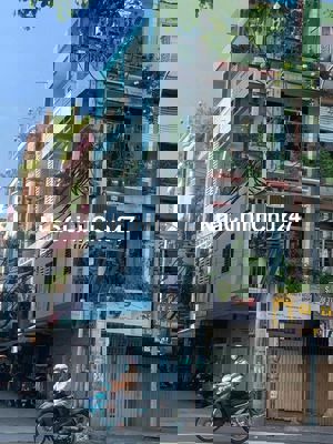 Chính chủ bán gấp nhà 2 mặt tiền quận 4, không ngập nước