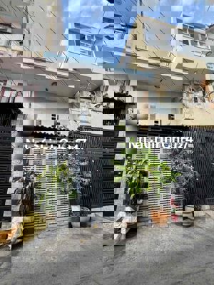 chính chủ cần bán căn nhà ngay trung tâm quận tân phú