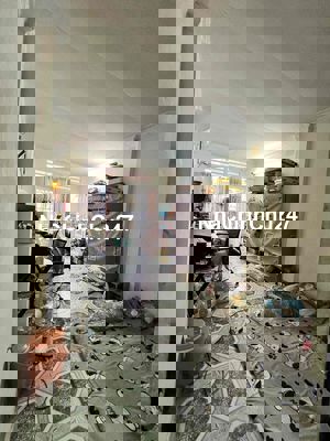 cần bán nhà chính chủ , 2 phòng ngủ , 2toilet, gửi Anh em dich vụ 1%,