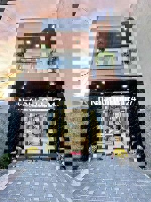 chính chủ càn bán nhà 2 tàng quan châu phường hoà xuân