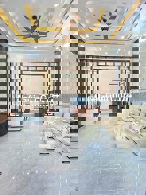 Tôi chính chủ cần bán căn nhà 1 lầu 1 trệt ngay ngã ba Mỹ hạnh Nam