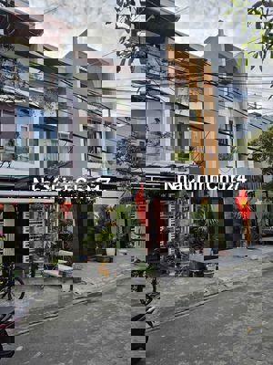 Chính Chủ Bán Nhà Mặt Tiền Ba Tầng Đầy Đủ Nội Thất