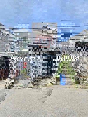 chính chủ bán nhà trệt lầu đường nhựa 9 m thông gần ngã tư 550