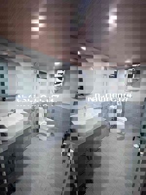 chính chủ  gửi bán nhà đường đinh nhật tân sau bến xe đà nẵng