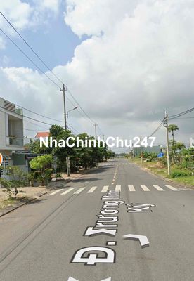 tôi chính chủ cần bán đường 10.5m ngay siêu thị aen maill hoà xuân