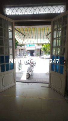 Nhà chủ cần đi nước ngoài