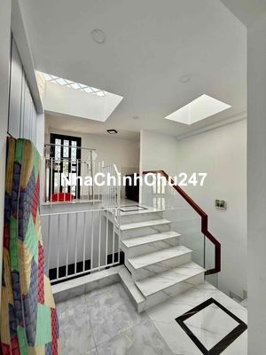 Nhà mới ở ngay, hxh, 5pn, chủ gấp bán, giá tốt